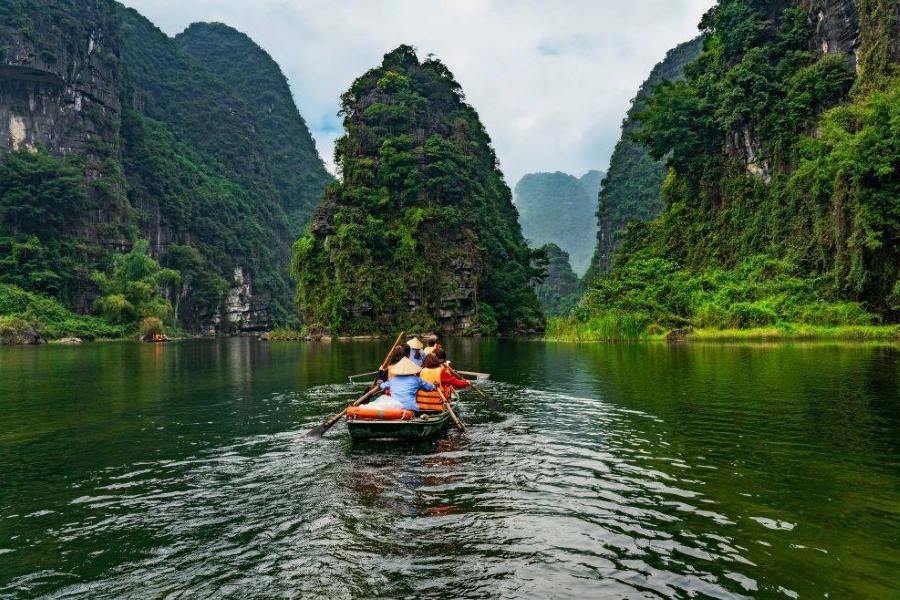 Rowboat Tour on the river in Trang An