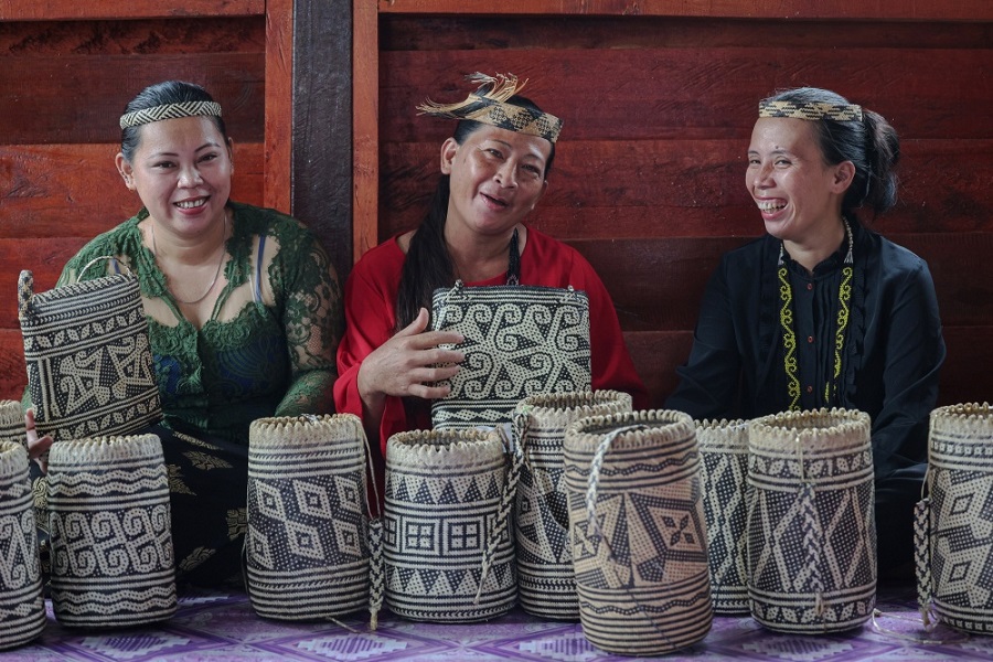 Mirroring an artisan’s movements lets you catch the rhythm behind each rattan bag