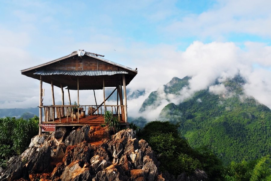 Cloud hunting, sunrise watching, and sunset viewing at Pha Daeng Peak 