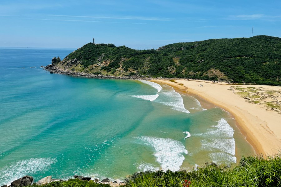 The dry season is the best time for a trip to Bai Mon Beach Phu Yen (Source: Crystal)