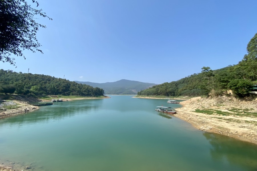 Fishing at Yen Lap Lake (Source: Vietnamtourism)