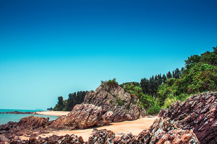 Vinh Trung island