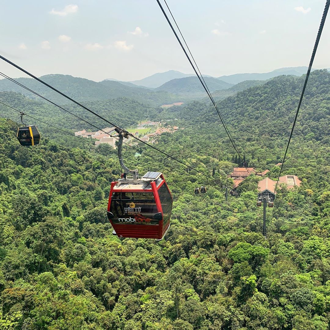 Cable car in Yen Tu
