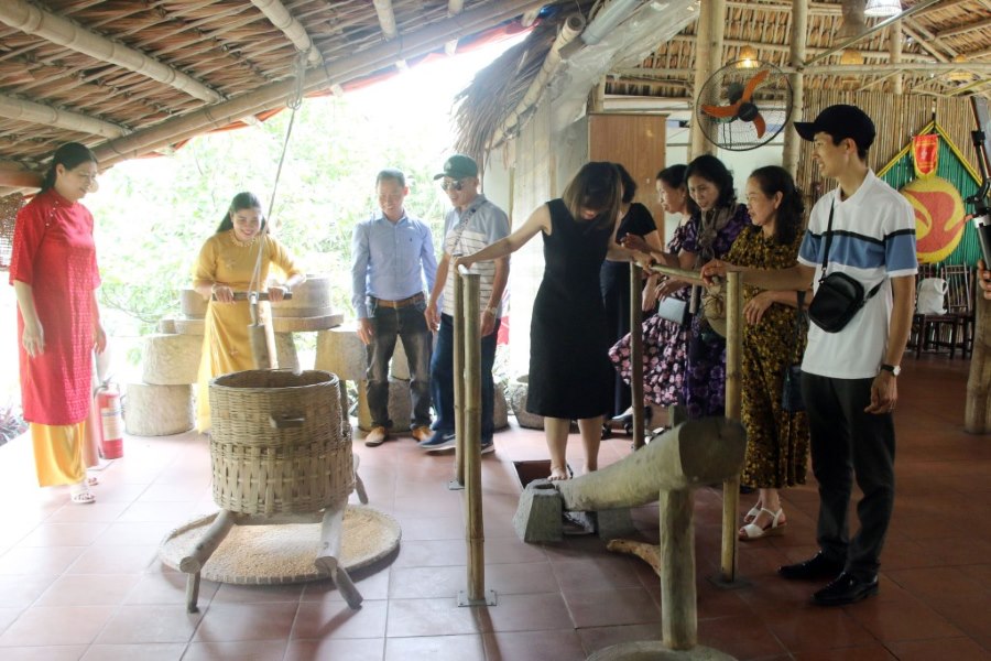 Traditional farming techniques in Yen Duc Eco-Tourism Village (Source: Triphunter)