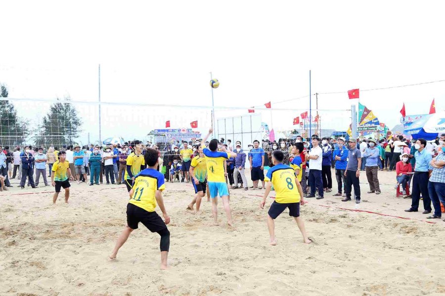 Some sports on Quynh Nghia beach