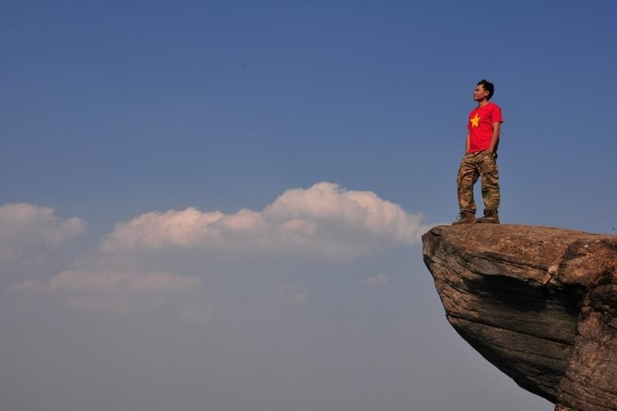 resembling the head of a turtle, stands as a unique landmark amidst the grandeur of Ta Xua Peak