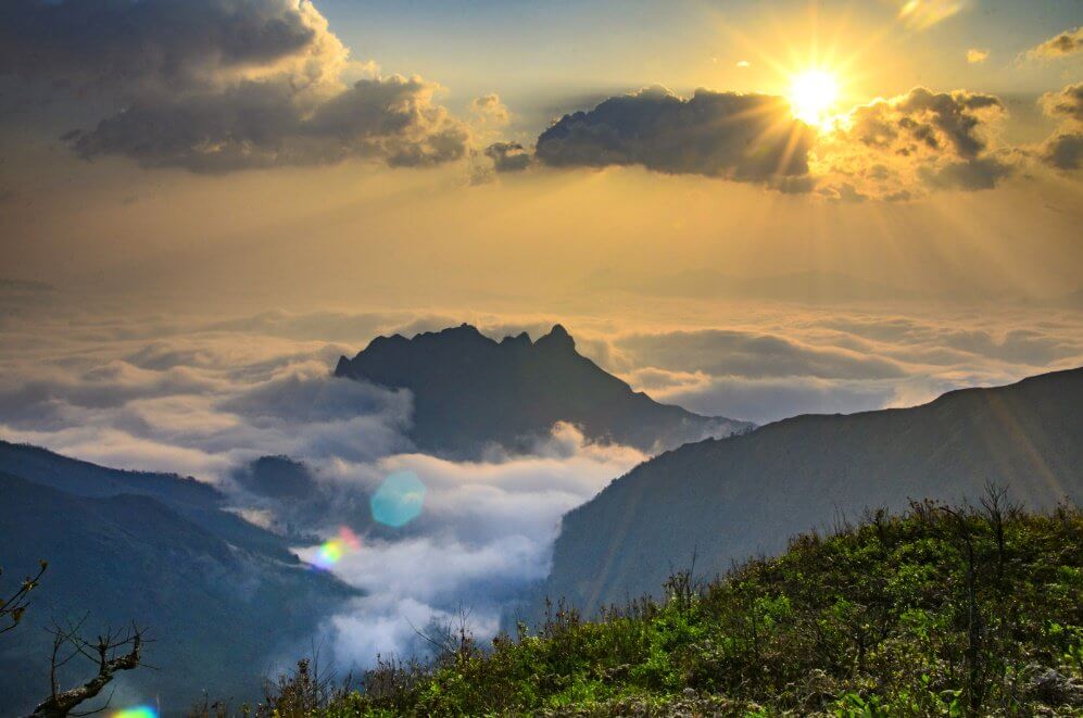 Dawn on top of Bach Moc Luong Tu