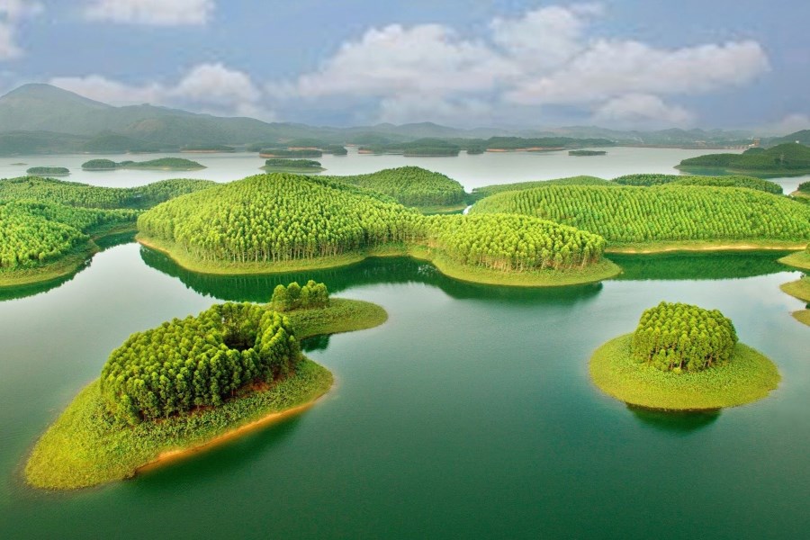 A corner of Thac Ba Lake