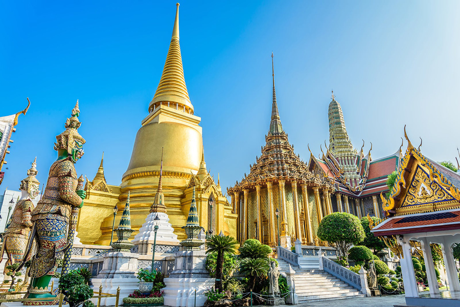  The sacred Wat Phra Kaew temple, nestled within the Thai Grand Palace, stands as a revered symbol of spiritual and cultural significance