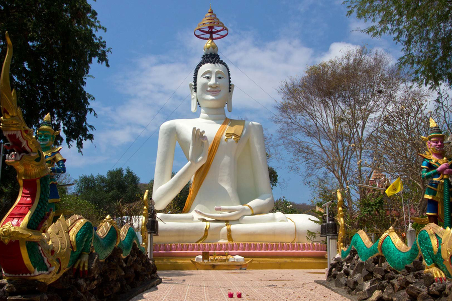 One of the most beautiful attractions on Koh Samet is the Wat Koh Samet, or also known as Wat Ko Kaeo Phetchabun