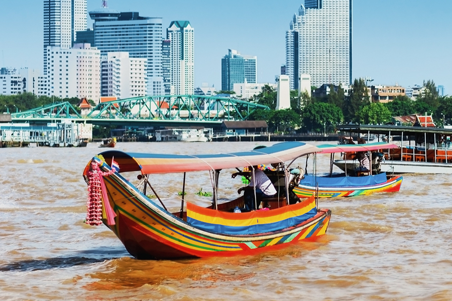 A couple of longtail boats carrying tourists on&nbsp;the Chao Phraya River
