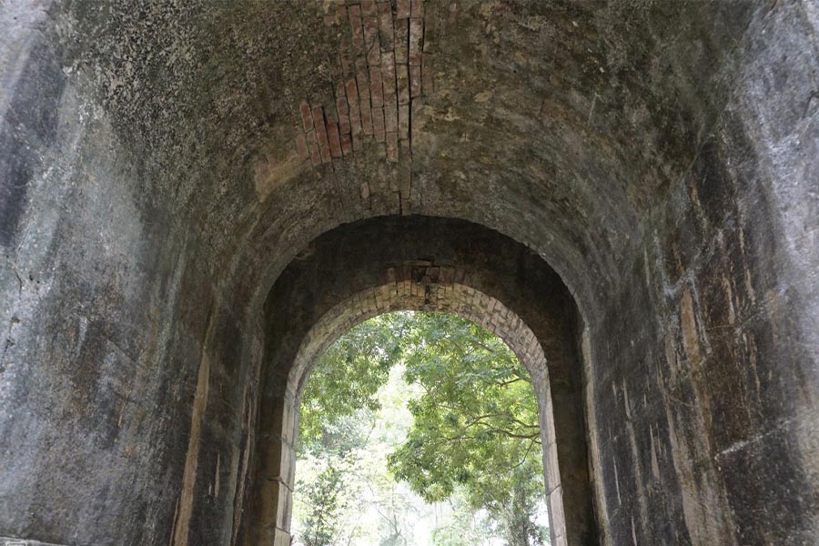 Ho Citadel Travel Guide: Architecture