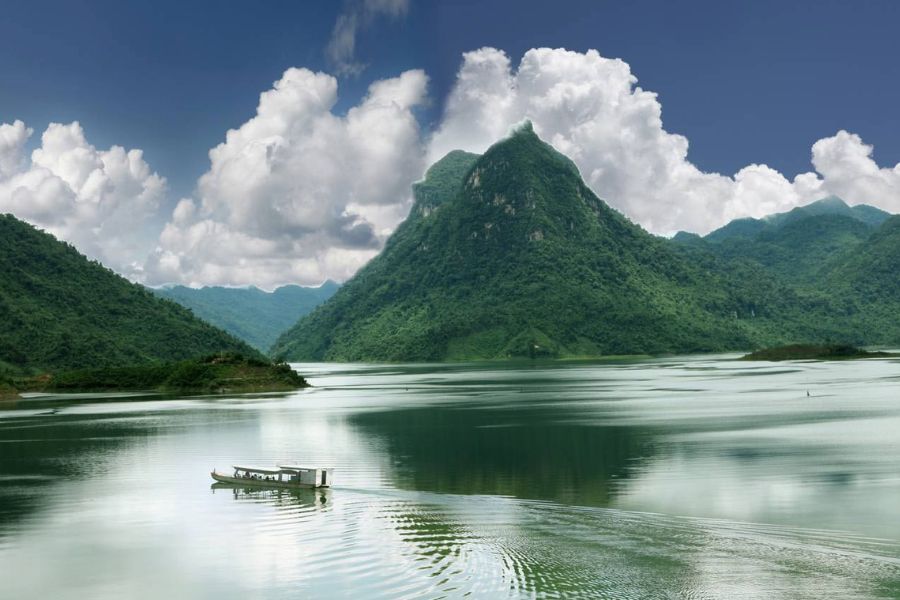You can not miss Pa Khoang Lake when visiting Dien Bien