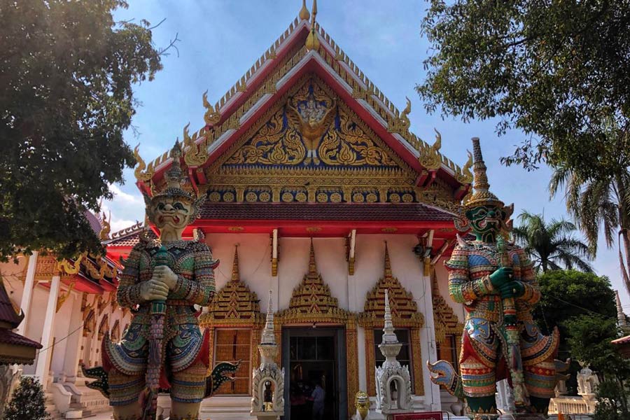Best time to visit Wat Maha Puttharam