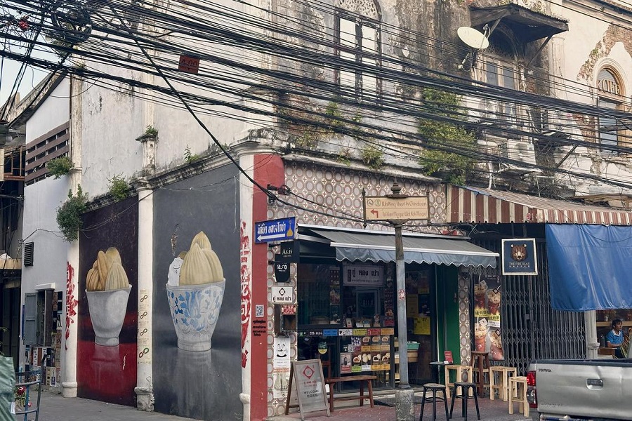 Song Wat Road
