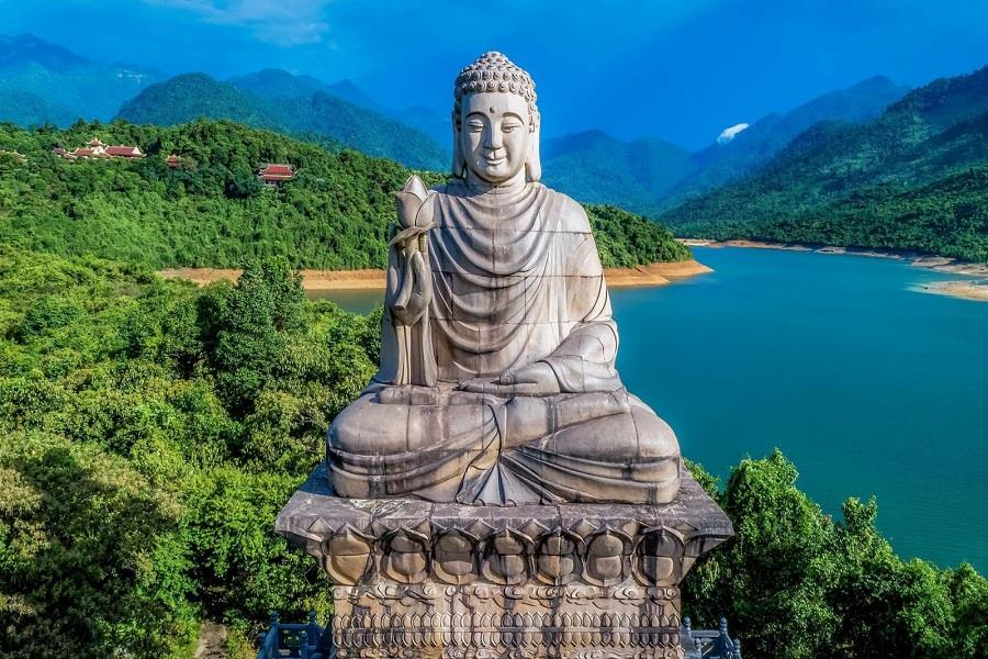 The huge Buddha statue is a landmark in this place