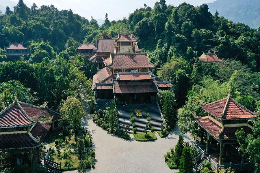 Truc Lam Bach Ma is a large complex