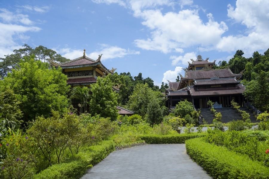 Wander around to enjoy fresh air and a peaceful atmosphere