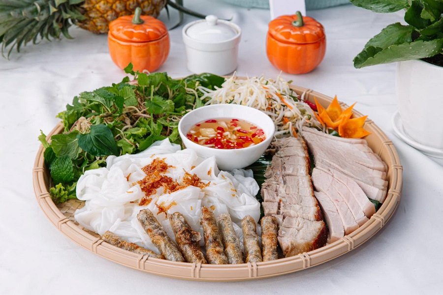 Banh uot, a specialty in Hue