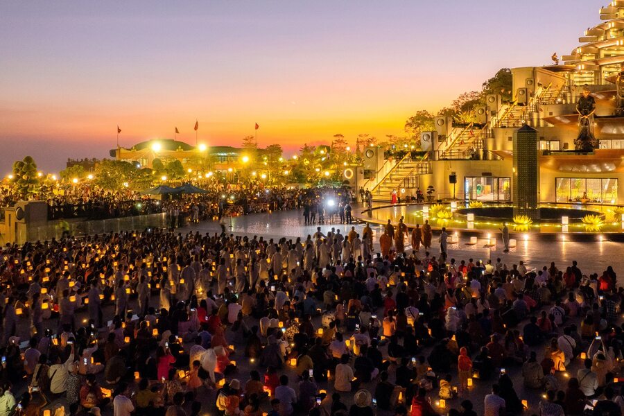 Magical Ba Den Mountain during the lantern offering ceremony.  Source: Viet Kien