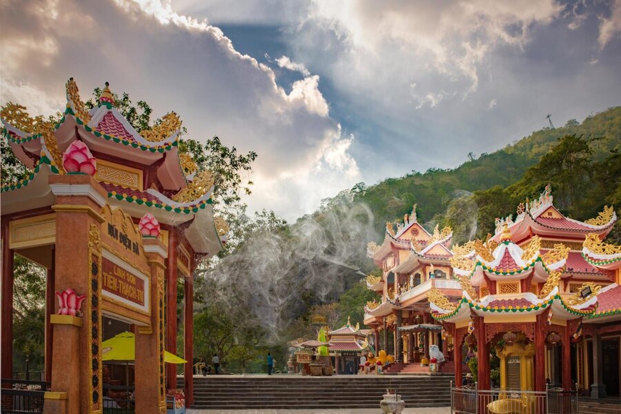 Linh Son Phuoc Trung Pagoda is one of the most beautiful pagodas in Tay Ninh