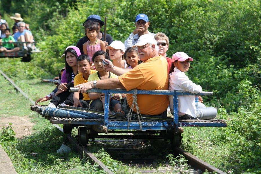 Take a chance to sightseeing in this open train