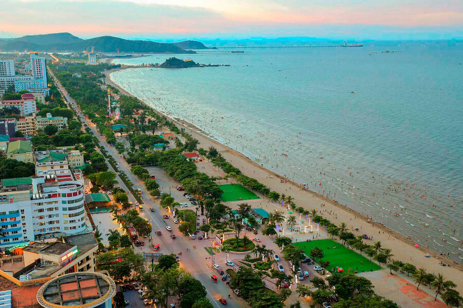 Cua Lo Beach is one of the best seascapes in Northern Vietnam. Photo: Nhiep anh va Doi song