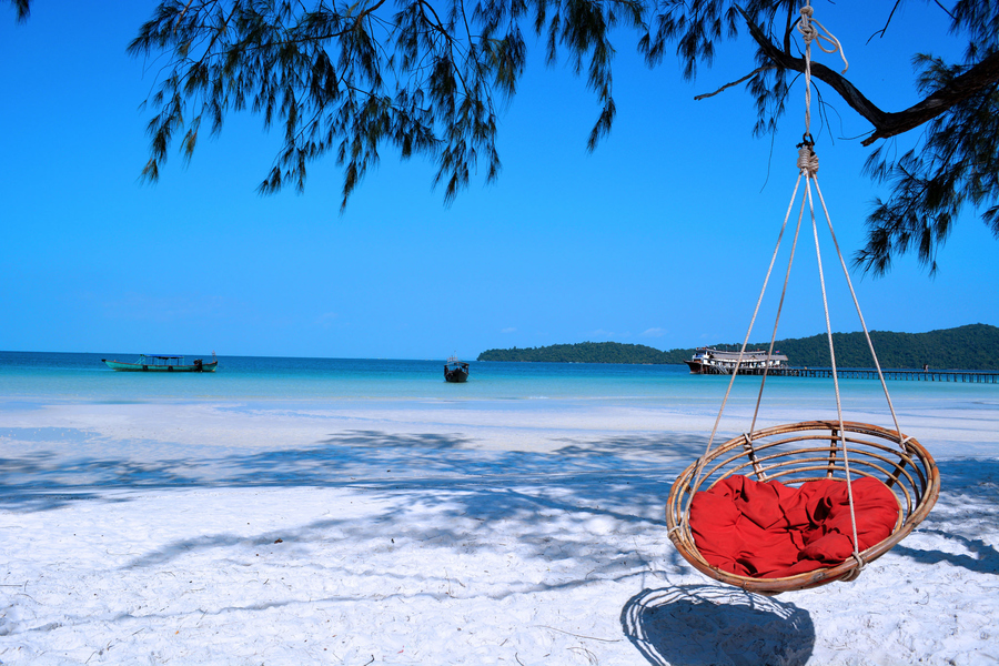 Admire the wild beauty of romantic coastal cities. Source: WeTrek