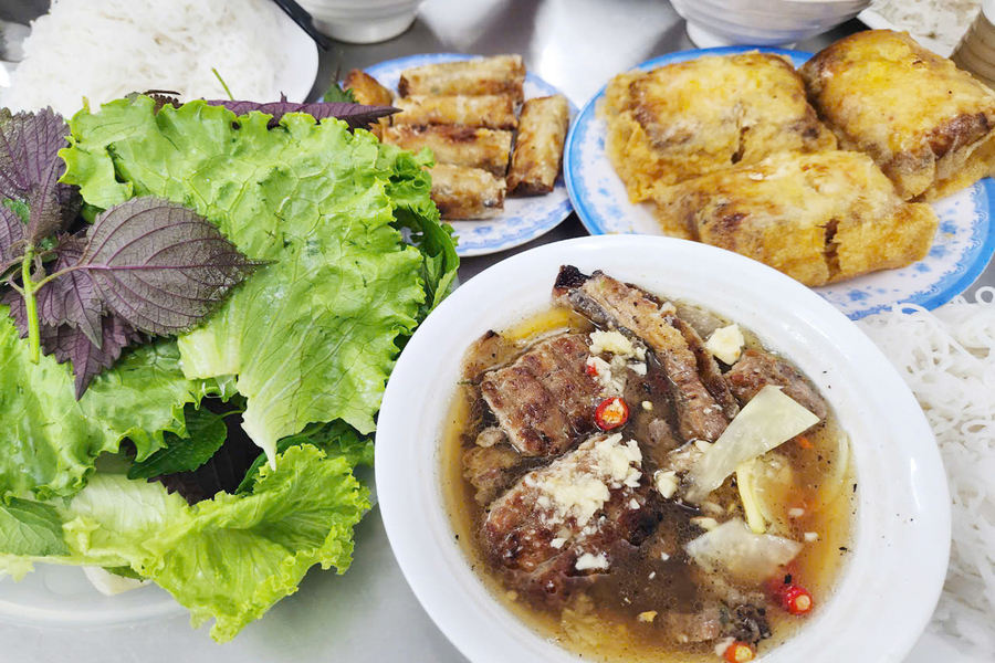 You should try a bowl of the famous Obama kebab rice noodles. Source: Ho Chi Minh City Travel Magazine