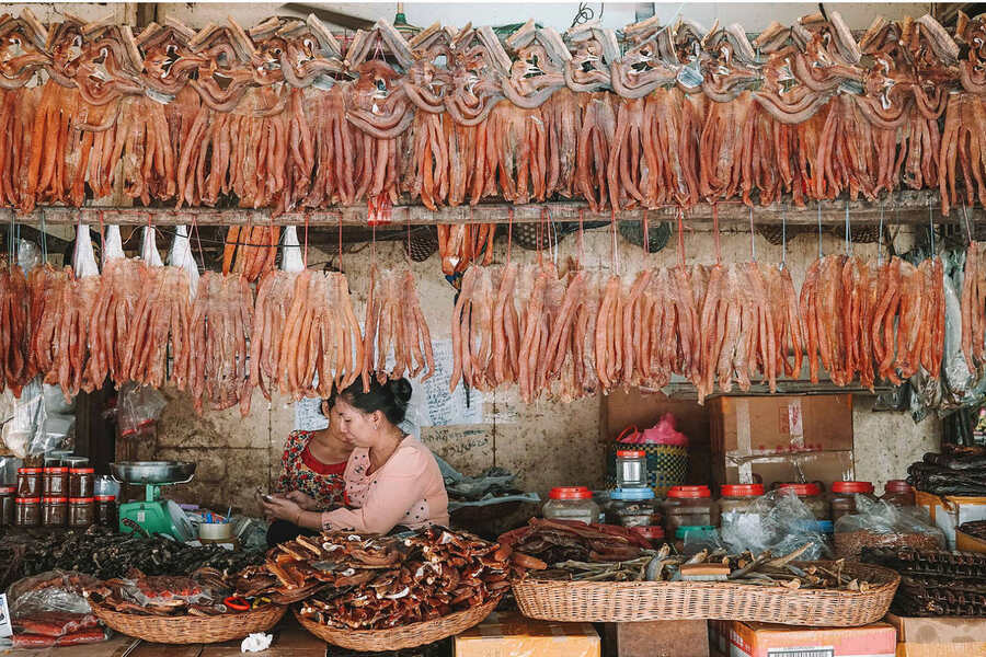 Phsar Chas, one of the most crowded and popular markets in Phnom Penh