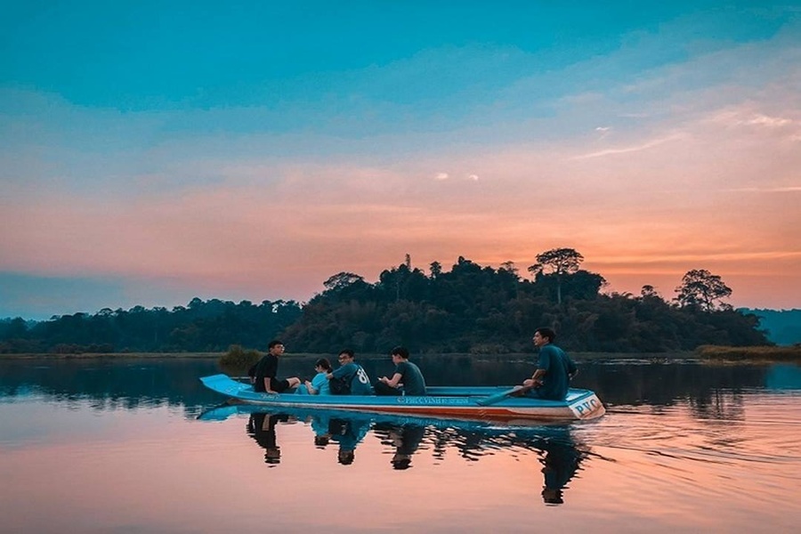 River rowing is an interesting activity at Cat Tien National Park. Source: disanviet