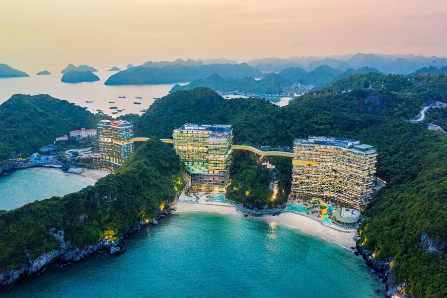 Flamingo Cat Ba Resort have an ideal position. Photo: Sunset Holiday