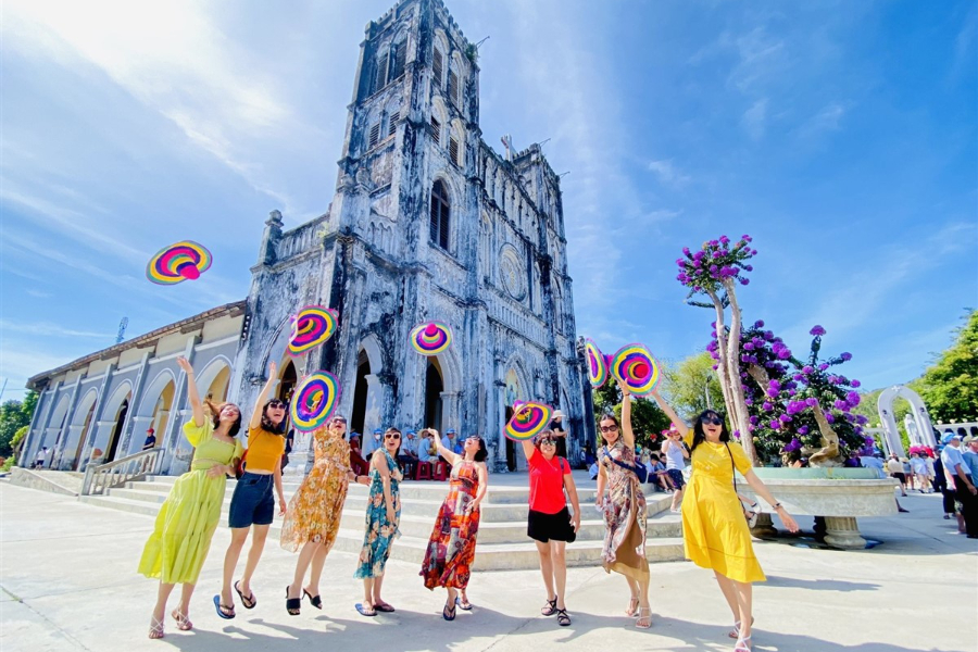 This is an ideal place for visitors to capture memorable moments. Source: Quy Nhon Tourist