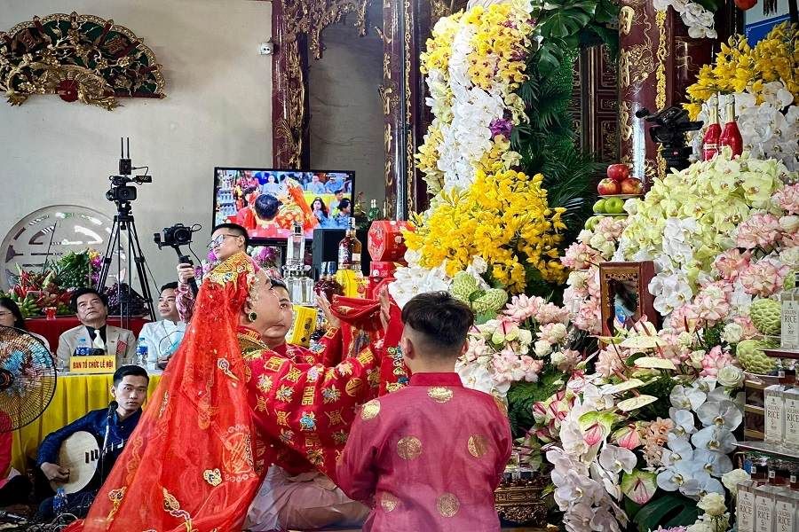 Practice the Mother Goddess worship ceremony
