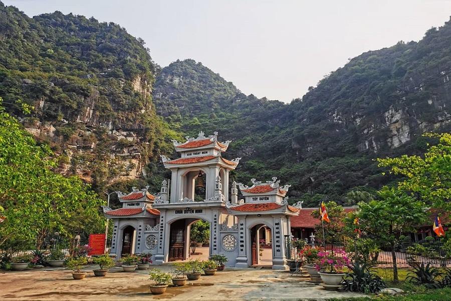 Duyen Ninh Pagoda owns a picturesque landscape