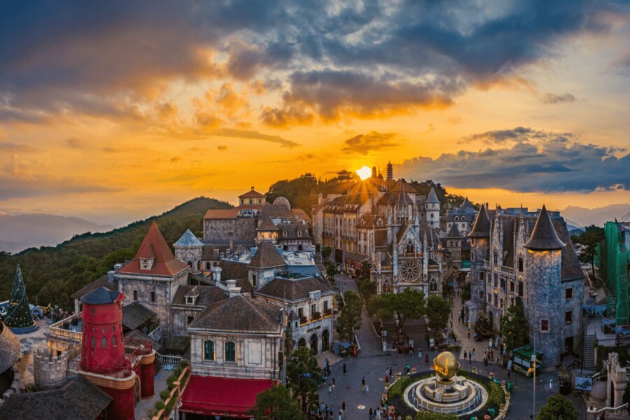 Da Nang is a tourist destination not to be missed during your fall trip