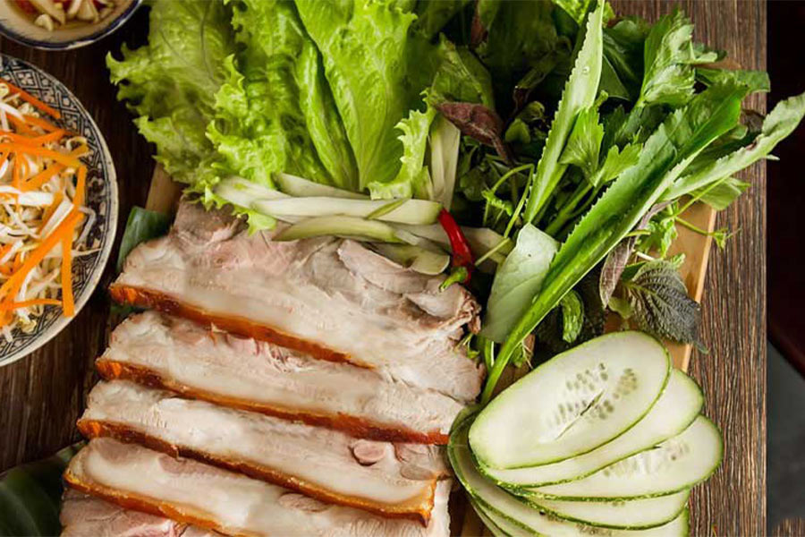 Sliced Pork Roll is a refreshing and delicious street food in Da Nang