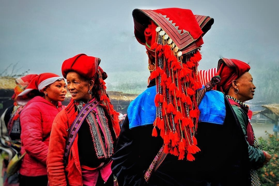 Friendly Red Dao people in the village. Source: Cattour