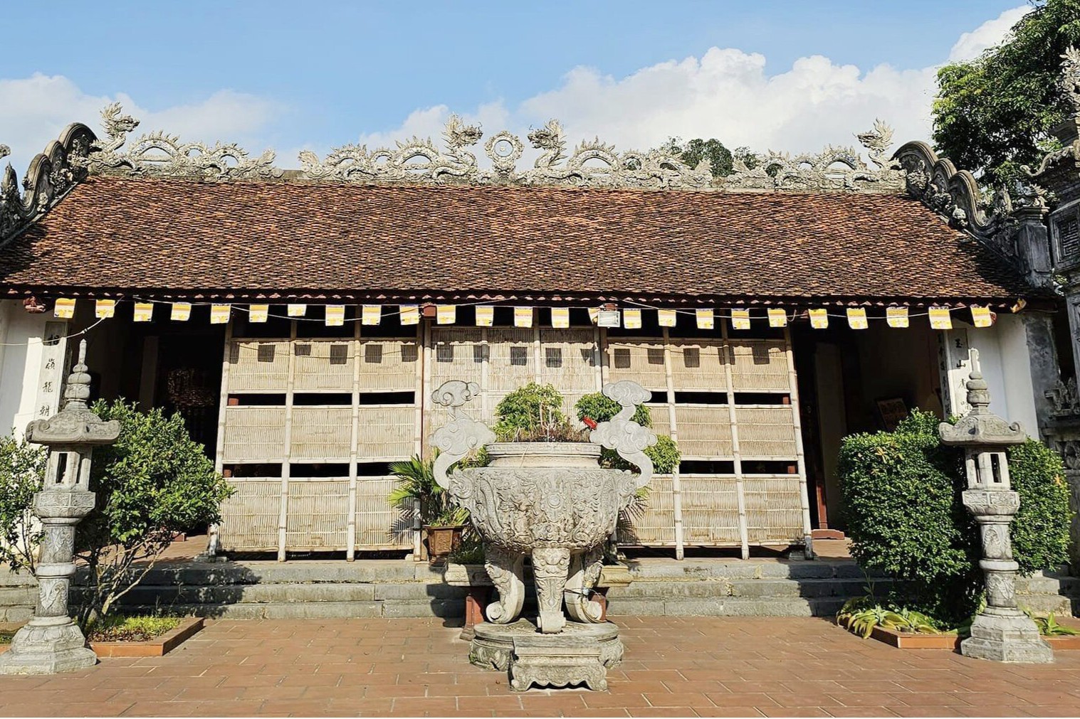 The space inside the pagoda is calm and sacred. Source: VTC News
