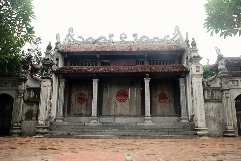The main gate of the pagoda is often closed. Source: iVIVU.com