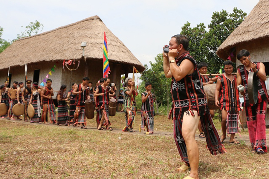 visiting the Vietnamese Ethnic Cultural Village