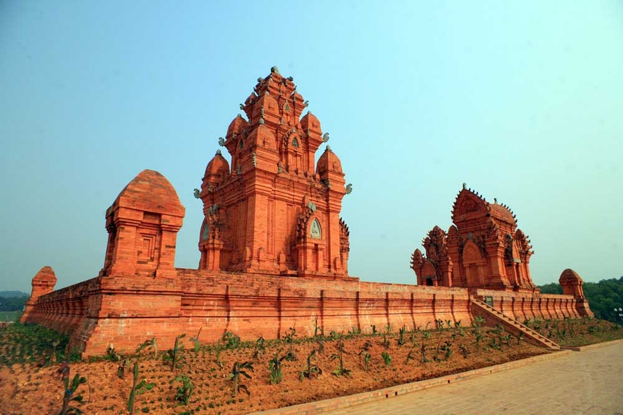 There are many ethnic cultural spaces recreated in the village. Source: Merci Tour 