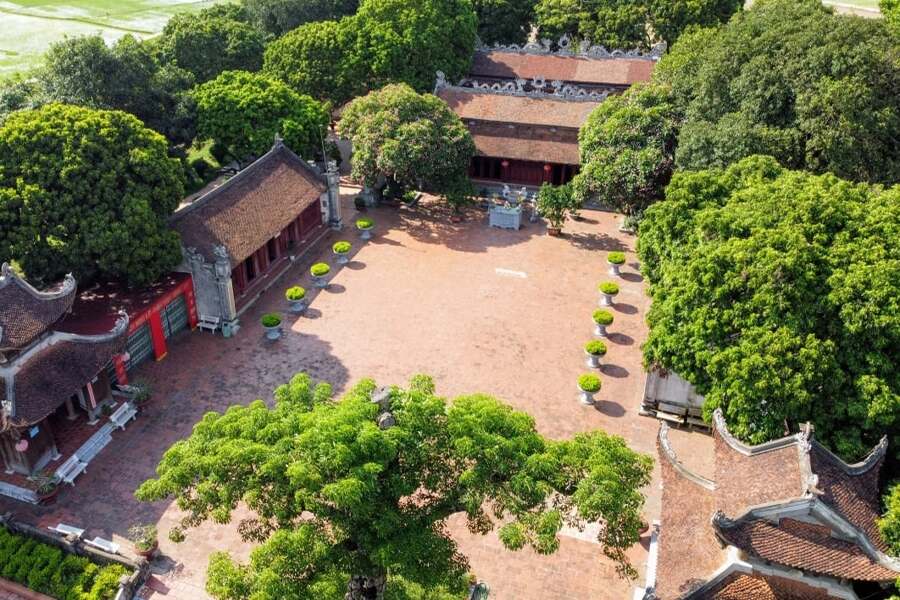 The main building consists of the Worship Hall and Rear Palace