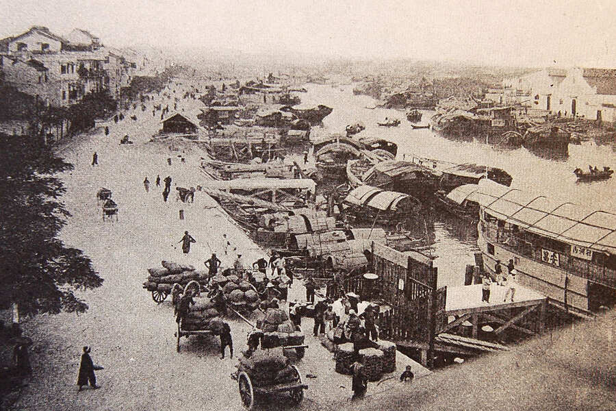 Bustling Hai Phong in the French colonial period. Photo: 36hn