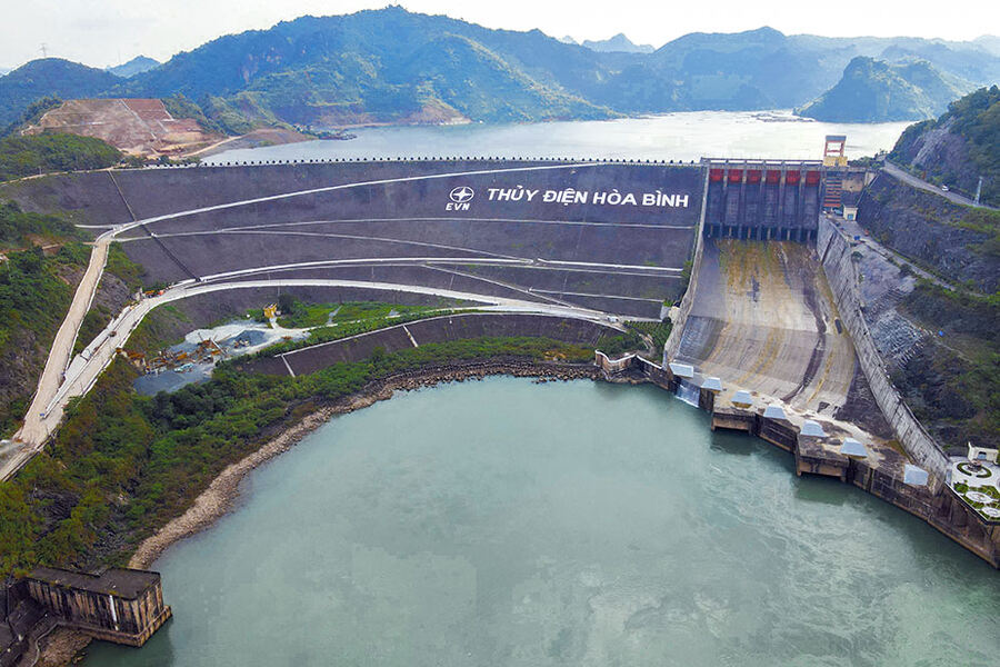 Hoa Binh Hydroelectric Power Plant - the pride of Vietnam in the late 20th century. Photo: Xay dung 47