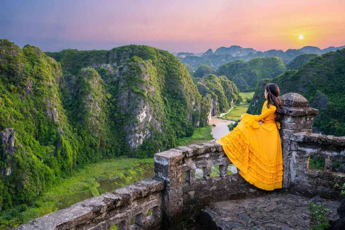 A beautiful scenery of the sunset from the top of Mua Cave, Ninh Binh. Source: Crystal Bay