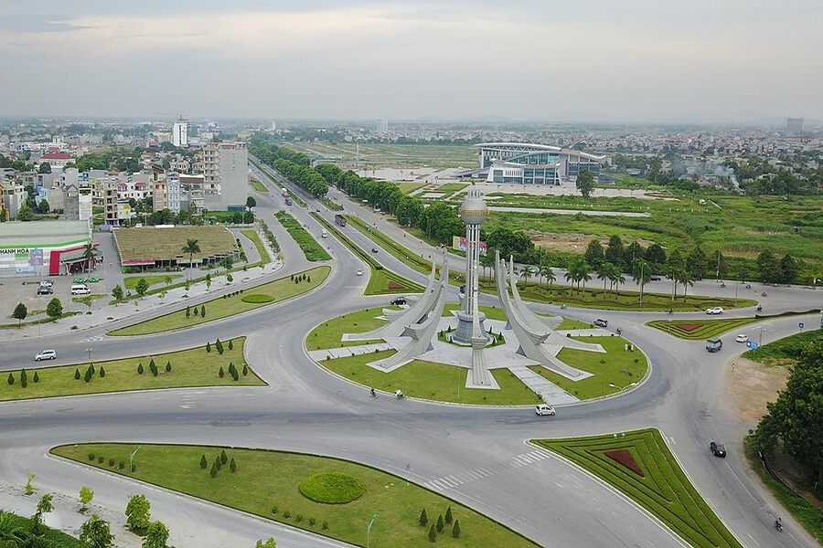 An intersection on National Highway 1A through the provincial city. Photo: VnExpress