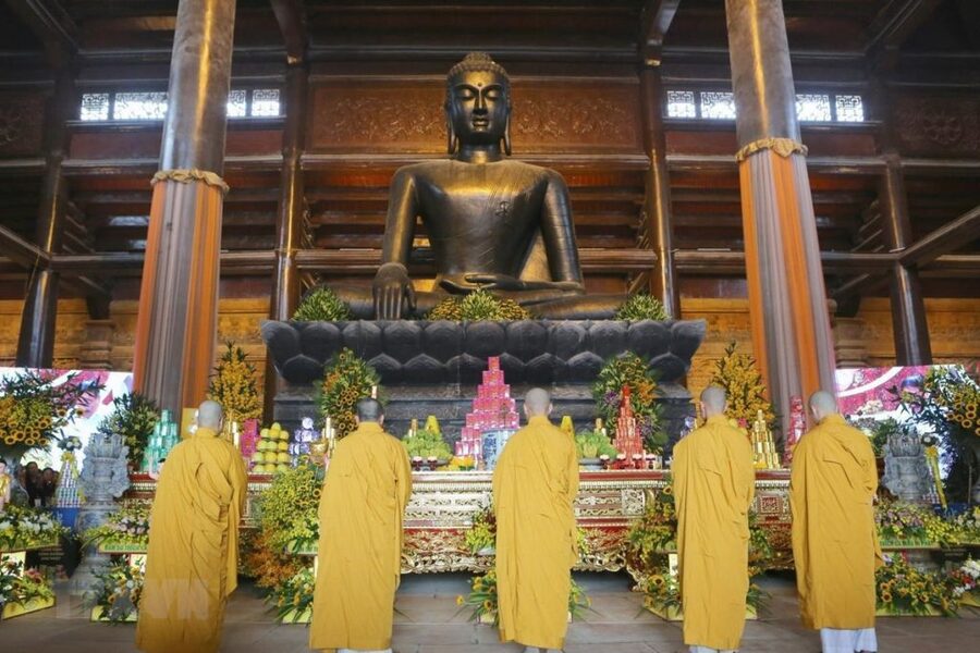 At Phap Chu Palace, you will be amazed by the largest bronze Buddha statue in Southeast Asia
