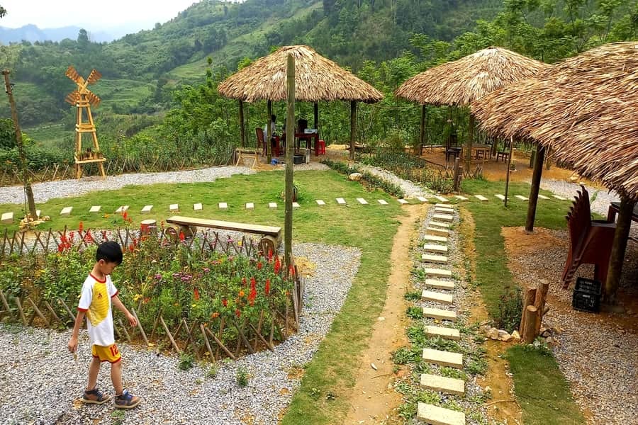 Plan your accommodations before arriving at Ban Chang Lake