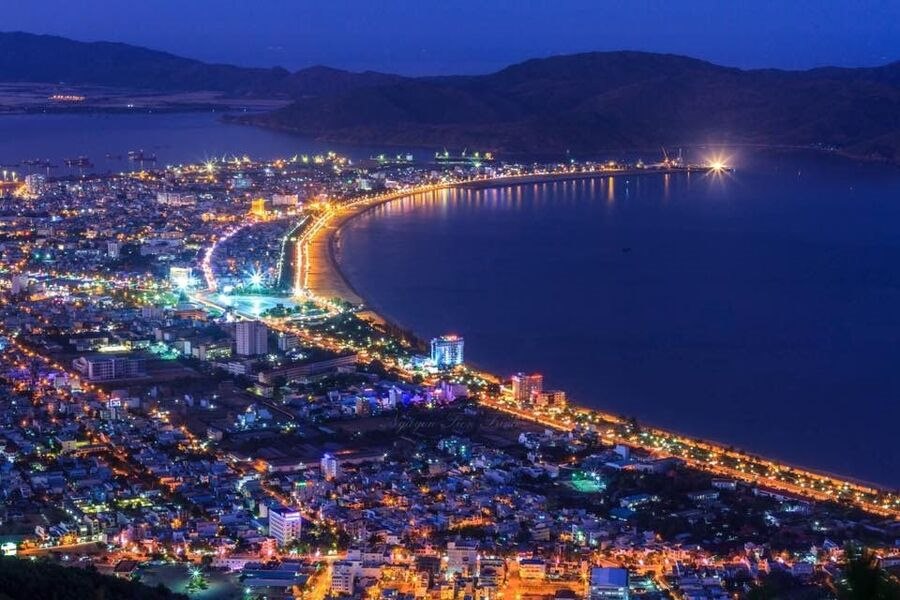 Sam Son Beach at night